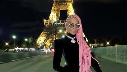 DEFILE ULICAMA PARIZA, A ONDA – ŠOK: Jelena Karleuša objavila fotke u minijaturnom bikiniju, septembar vreliji nego ikada (FOTO)