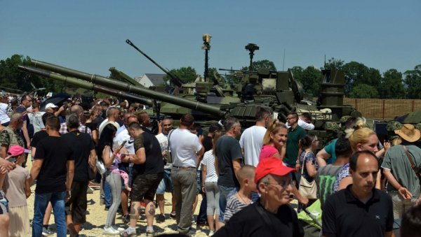 ЛАЗАР 3  И МИЛОШ  НА УШЋУ: Поводом Дана српског јединства, Министарство одбране организује изложбу