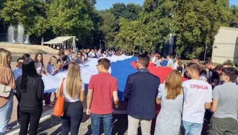 СТУДЕНТИ УЗ БОЖЕ ПРАВДЕ РАШИРИЛИ ТРОБОЈКУ: Дан српског јединства у Студењаку (ФОТО/ВИДЕО) СТУДЕНТИ УЗ БОЖЕ ПРАВДЕ РАШИРИЛИ ТРОБОЈКУ: Дан српског јединства у Студењаку (ФОТО/ВИДЕО)