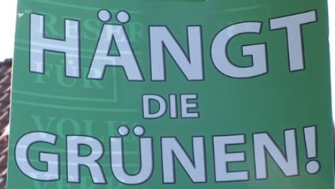 ОБЕСИТЕ ЗЕЛЕНЕ! Узнемирујућа порука на билбордима у Немачкој (ФОТО)