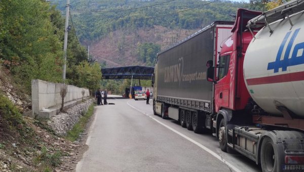 СРБИ СА КОСОВА И МЕТОХИЈЕ ОЧАЈНИ: Обични људи испаштају због политике!