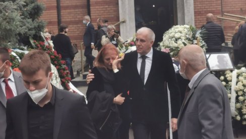 ŽELJKOVO POSLEDNJE ZBOGOM DUDI: Obradović sa suprugom Vesnom došao da se oprosti od kuma (FOTO)