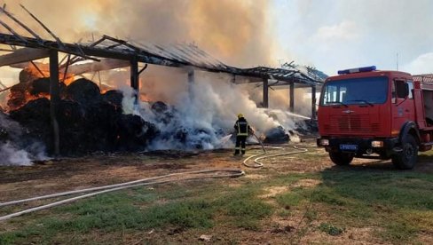 ЛОKАЛИЗОВАН ПОЖАР У ПОЉОПРИВРЕДНОЈ ШKОЛИ У СВИЛАЈНЦУ: Изгорео целокупни складишни простор за сено