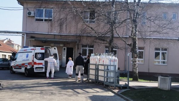 У ПАРАЋИНСКОЈ БОЛНИЦИ 41 КОВИД-ПАЦИЈЕНТ: Капацитет тог одељења проширен на 50 постеља