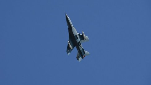 SRPSKI ORLOVI PATROLIRARAJU IZNAD JARINJA: Građani aplauzima pozdravljaju avione (VIDEO) SRPSKI ORLOVI PATROLIRARAJU IZNAD JARINJA: Građani aplauzima pozdravljaju avione (VIDEO)