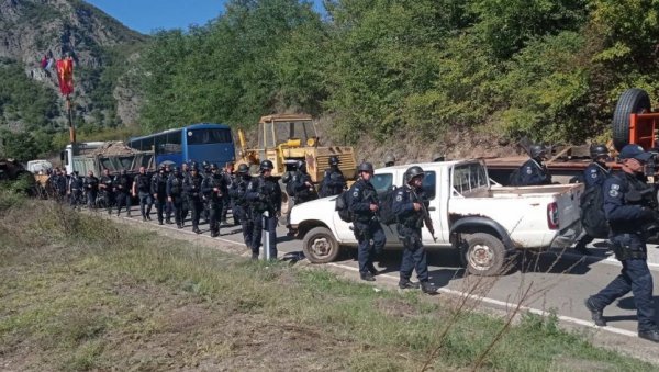 СМЕНА СПЕЦИЈАЛАЦА НА ЈАРИЊУ: Срби и даље на барикадама, не намеравају да одустану (ФОТО/ВИДЕО)