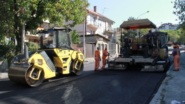 ПОЧЕЛА РЕКОНСТРУКЦИЈА БАШТОВАНСКЕ УЛИЦЕ:  Радиће се обнова коловоза, тротоара и ивичњака