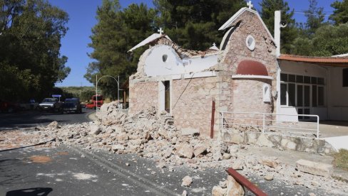 DETALJI RAZORNOG ZEMLJOTRESA NA KRITU: Za oca nije bilo spasa, sina izvlačili iz ruševina (FOTO)