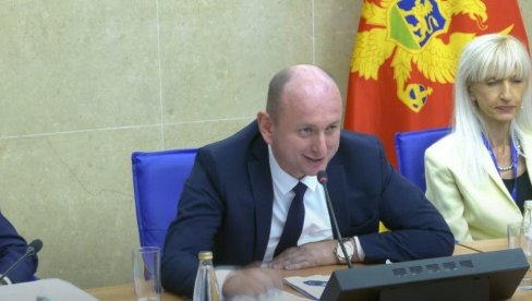 ВЛАДА СЛОБОДНО МОЖЕ ДА ОТВОРИ ONLYFANS: Кнежевић открио да бар пет министара дрхти због видео-снимака