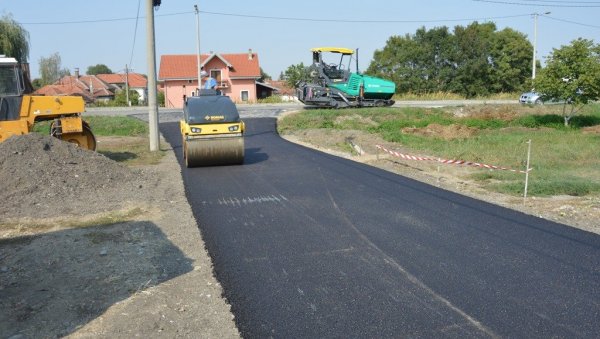 ПОТПУНО ОБНОВЉЕНА УЛИЦА МАРКА КРАЉЕВИЋА НА УМЦИ: Наставља се улагање у путеве на општини Чукарица