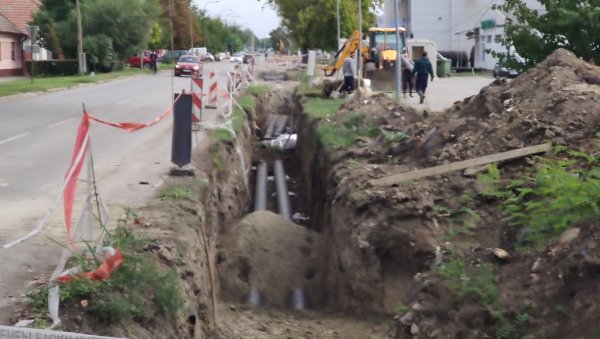 РАДОВИМА НА ТОПЛОВОДНОЈ ОШТЕТЛИ ВОДОВОДНУ МРЕЖУ: Морају да ставе 250 м нових цеви