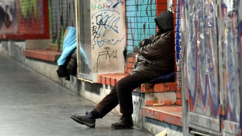 ZA PRIHVATILIŠTE IM TRAŽE I ANTIKOVID TEST! Od 15.000 ljudi u beskućništvu, svega nekoliko stotina našlo zaklon od mraza ZA PRIHVATILIŠTE IM TRAŽE I ANTIKOVID TEST! Od 15.000 ljudi u beskućništvu, svega nekoliko stotina našlo zaklon od mraza