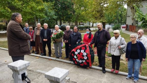 ВЕНЦИ НА СПОМЕНИК ЦРВЕНОАРМЕЈАЦА: У Белој Цркви обележен дан ослобођења у Другом светском рату