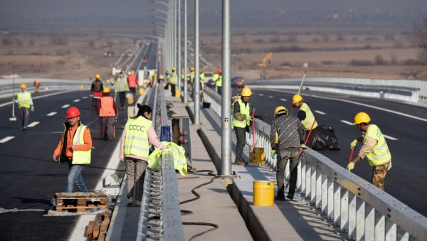 ДОШЛИ СА ХИМАЛАЈА ДА ПРАВЕ КВАКЕ: Све више домаћих компанија тврди да су принуђени да ангажују стране држављане