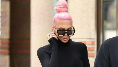 BOŽE, DAJ NAM SAMO JOŠ JEDAN DAN: Jelena Karleuša objavila emotivnu fotografiju sa pokojnom majkom - prizor slama srca (FOTO)