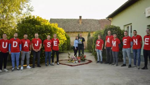 NEOBIČNA PROSIDBA: Evo kako je Dragan pitao Milanu da se uda za njega (FOTO)