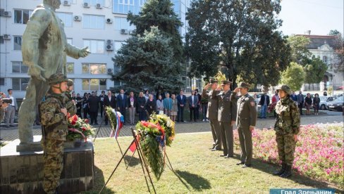 POČAST STADALIM CRVENOARMEJCIMA: Zrenjanin obeležio 77 godina od oslobođenja u Drugom svetskom ratu (FOTO)