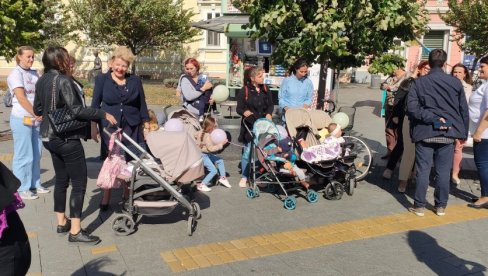 ВЛАДА СРБИЈЕ ОДЛУЧИЛА: Маме ће и у овој години добијати субвенцију за први стан