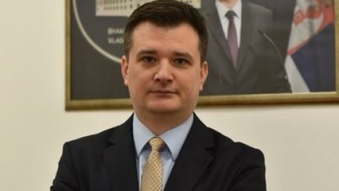 JOVANOV ODGOVORIO PETROVIĆU: Da je cvet, njime bi se bavilo odeljenje za botaničke SNS delatnosti, ali nije, pa je nama zapalo (FOTO)