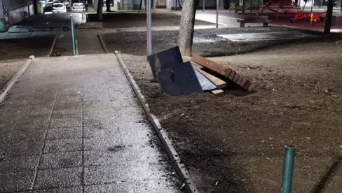 SKANDAL U BEOGRADU: Bahati vozač uleteo autom u dečiji parkić - Igralište demolirano! (FOTO)