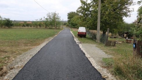 ASFALT U UMČARIMA: Završena nova deonica puta u dužini od 460 metara ASFALT U UMČARIMA: Završena nova deonica puta u dužini od 460 metara