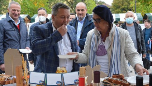 СВЕ НАЈБОЉЕ НА ЈЕДНОМ МЕСТУ: Викенд у Неготину обележио први етно-сајам Изворно из Крајине (ФОТО)