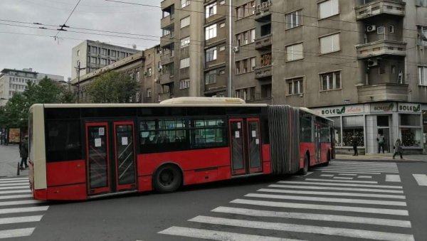 АУТОБУС УПАО У ШАХТ: Несрећа на Звездари, повређена путница