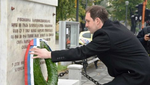 DAN OPŠTINE ĆUPRIJA: Položeni venci na Spomenik stradalima u NOB, večeras koncert “Partibrejkersa” DAN OPŠTINE ĆUPRIJA: Položeni venci na Spomenik stradalima u NOB, večeras koncert “Partibrejkersa”