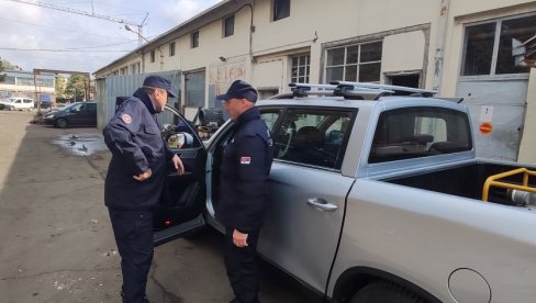 ВЕЖБА ПРИПАДНИКА ЦИВИЛНЕ ЗАШТИТЕ: Ново теренско возило за Градски штаб (ФОТО)