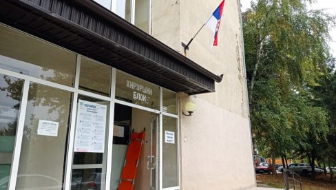 РОСУ УПАЛА У БОЛНИЦУ У КОСОВСКОЈ МИТРОВИЦИ: Куртијеви батинаши се иживљавају над пацијентима РОСУ УПАЛА У БОЛНИЦУ У КОСОВСКОЈ МИТРОВИЦИ: Куртијеви батинаши се иживљавају над пацијентима