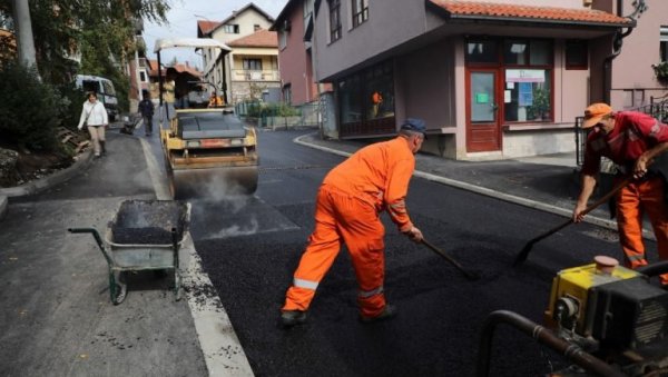 ЗАВРШЕНО АСФАЛТИРАЊЕ ЈУГ БОГДАНОВЕ: У Ужицу реконструкција вредна 15 милиона динара