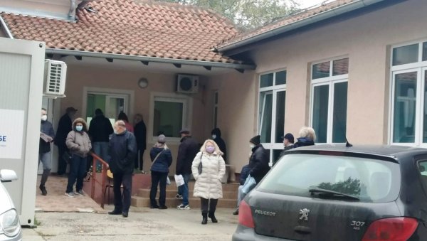 У ПАРАЋИНУ ЈУЧЕ ПОЗИТИВНО ДЕВЕТОРО ДЕЦЕ: Ковид-амбуланта Дома здравља евидентирала још 44 новозаражених