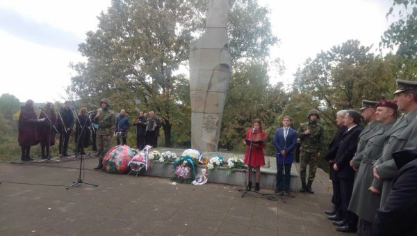 НА НАМА ЈЕ ДА СЕ СЕЋАМО ЖРТАВА: Помен страдалим жртвама фашиста у селима Горњег Јадра