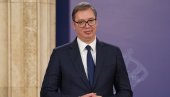 МЛАДИ СПОРТИСТИ ИЗ 18 ЗЕМАЉА КОД ПРЕДСЕДНИКА: Вучић са учесницима кампа Србија те зове (ВИДЕО)