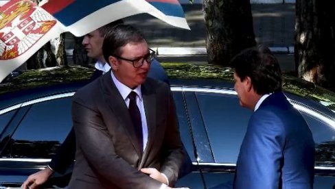 MOĆNA PORUKA PREDSEDNIKA VUČIĆA: Vi ste stub bezbednosti, služba koja garantuje sigurnost (VIDEO)