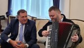 DODIK ODGOVORIO NA NAPADE OKO HARMONIKAŠA: Komšić i ja smo pili rakiju u DŽaferovićevom kabinetu!