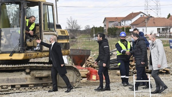 ИЗМЕШТАЈУ КОРИТО САВЕ ДА ЗАУСТАВЕ КЛИЗИШТЕ: Расписана јавна набавка за израду пројекта пута од Обреновца до Остружнице