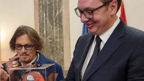 VUČIĆ SE NAŠALIO NA SVOJ RAČUN: Dame u kabinetu su se doterale kao nikad do sada - siguran sam da je zbog mene a ne zbog DŽonija Depa!