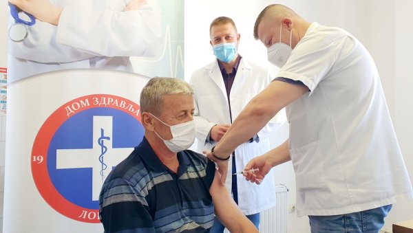 СТИЖУ И ДОЗЕ ЗА ГРИП: Почела вакцинација трећом дозом у Дому здравља Лопаре