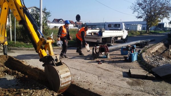 ВЕЛИКА ИНВЕСТИЦИЈА У ПАРАЋИНУ: При крају замена азбестних водоводних цеви у Нишкој улици