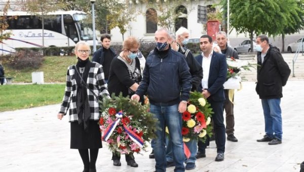 ГОДИШЊИЦА ОСЛОБОЂЕЊА ЗЕМУНА: Венци на споменик палим борцима у Другом светском рату