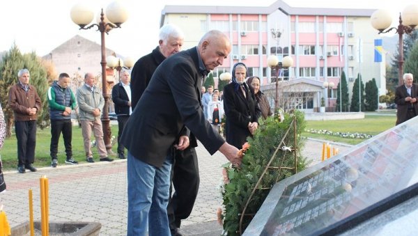 ЖИВОТЕ СУ ПОЛОЖИЛИ ЗА СЛОБОДУ СРПСКОГ НАРОДА: Одржан парастос погинулим борцима уочи славе општиен Угљевик