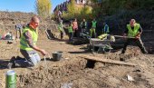 DREVNA FIGURINA SA CRVENIM ČIZMICAMA: Još jedno senzacionalno arheološko otkriće na lokalitetu Vitkovačko polje, u Župi