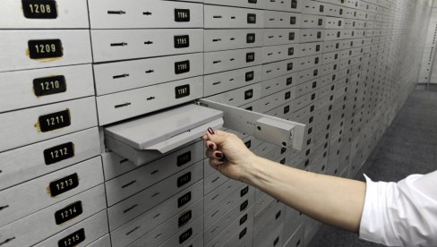 ПРОНАЂЕНО ЛЕГЕНДАРНО БЛАГО ХАБЗБУРГА: Чвени „Флорентин“ нађен након 100 година (ФОТО)