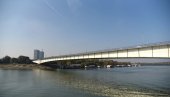 ИЗБЕГНУТА ТРАГЕДИЈА: Мушкарац спречен да скочи са Бранковог моста