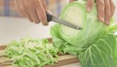 КАКО СЕ СЕЧЕ КУПУС ЗА САЛАТУ: Доста сте то радили погрешно, ево правог начина КАКО СЕ СЕЧЕ КУПУС ЗА САЛАТУ: Доста сте то радили погрешно, ево правог начина