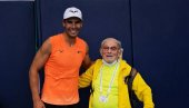 NAJSTARIJI TENISER NA SVETU NAMUČIO NADALA: Ukrajinac (97) igrao sa jednim od najvećih svih vremena - Sledeći je Federer (FOTO/VIDEO)