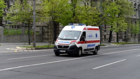 LAKŠE POVREĐEN MLADIĆ U BEOGRADU: Napadnut ispred splava