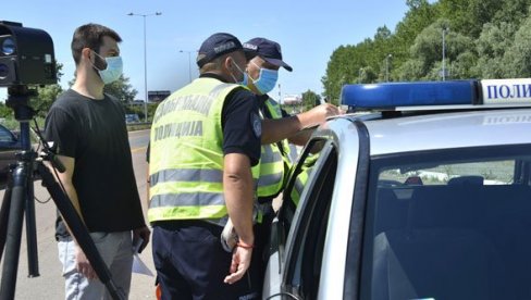 LANČANI SUDAR KOD ČAČKA: U udesu četiri vozila povređena devojka