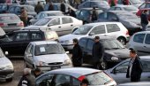 KUPILA DVA AUTOMOBILA - PA JE OJADILI: Naivnost je koštala skoro 25.000 evra